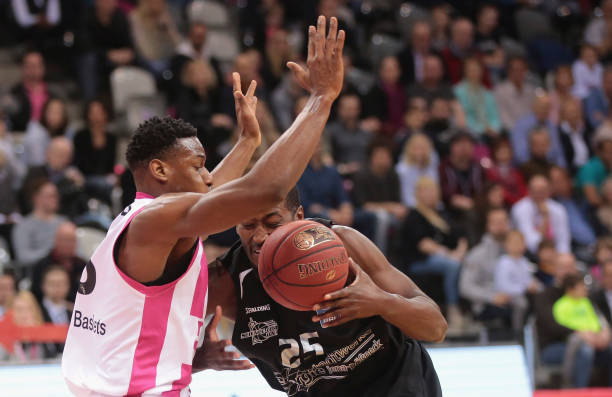 德显然缺乏 德显然缺乏